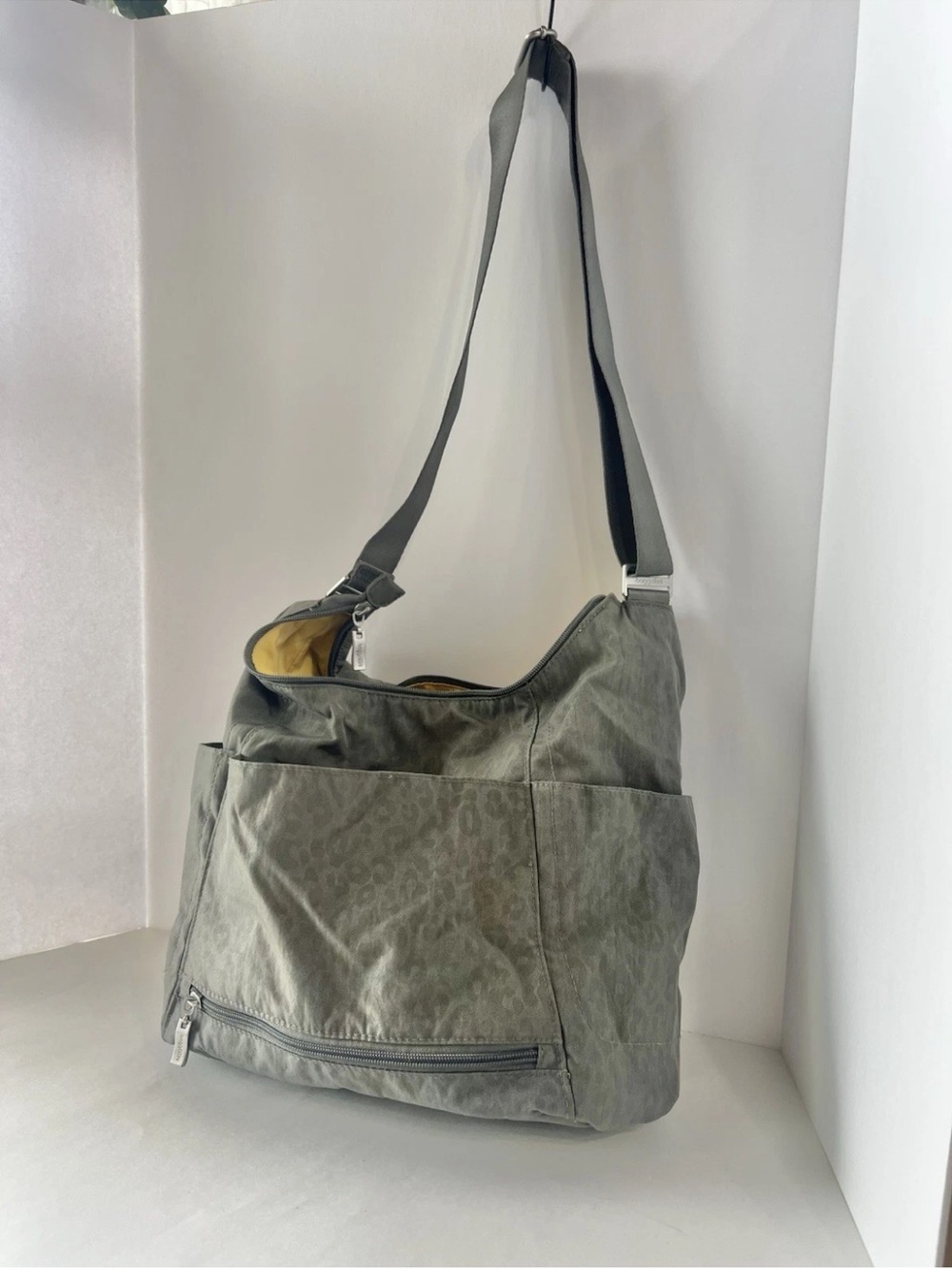 Baggallini Signature Crossbody Bag Purse Gray Leopard Print & Yellow
